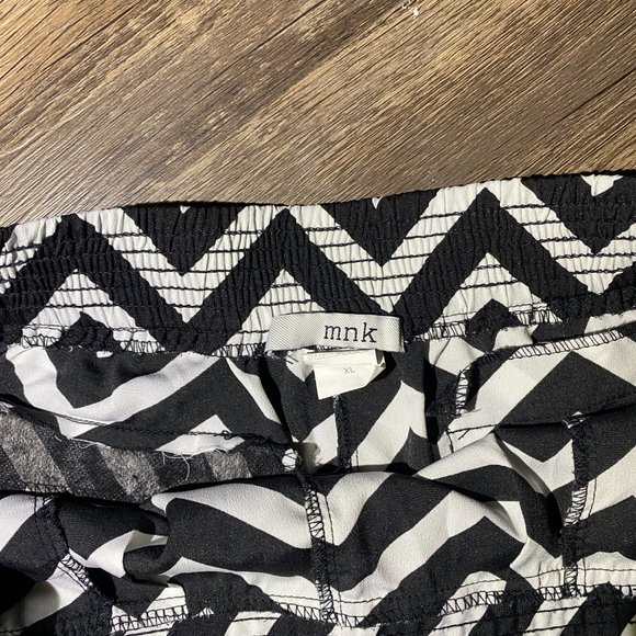 Shorts - Picture 3 of 4